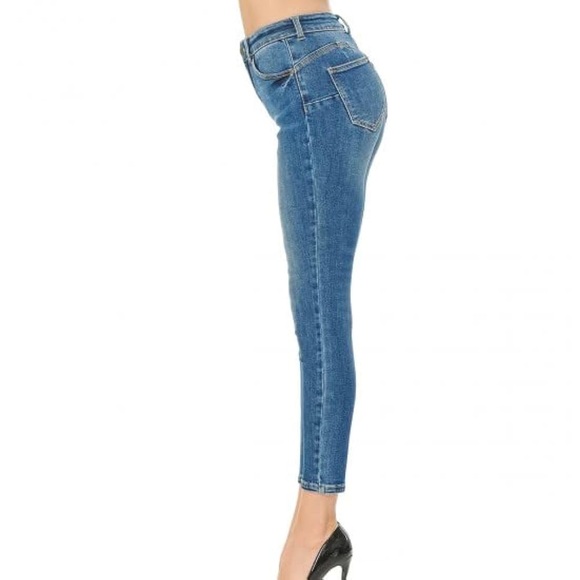 Wax Jean But lifting medium wash Women's Skinny Blue Jeans size 3 NWOT - Picture 3 of 8